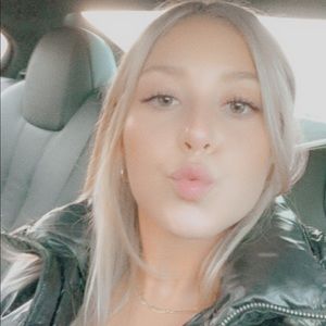 Meet your Posher, Gabriella